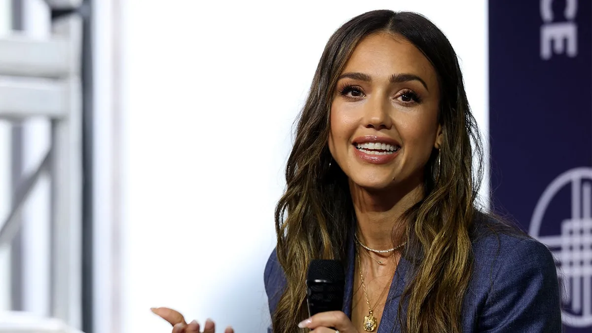 jessica alba — US news