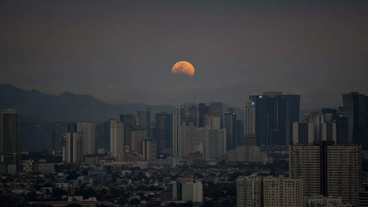red moon — US news