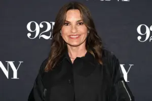 Mariska Hargitay debuts new bob haircut for Broadway role