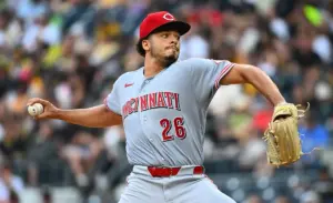 Cincinnati Reds defeat Milwaukee Brewers in matchup of top pitchers
