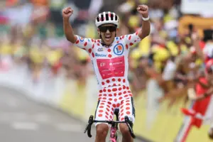 Alpe d’Huez sees Carapaz win stage 20 as Pogacar aids Del Toro and Kuss crashes