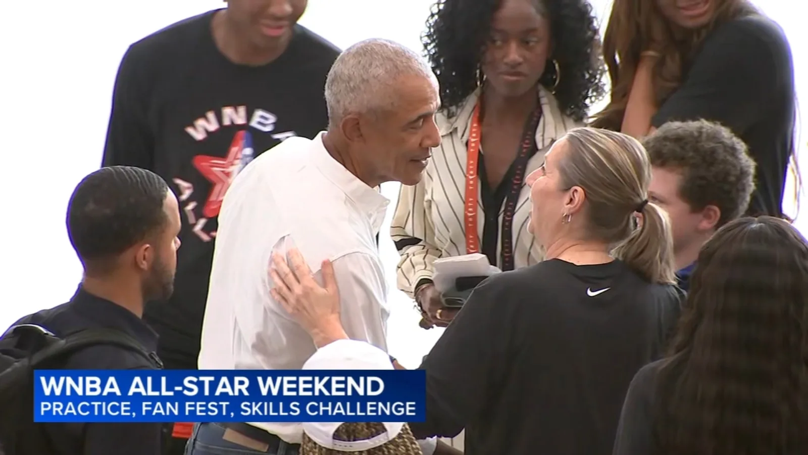 Obama drops in on WNBA event at presidential center - Chicago Sun-Times