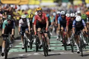 Nevers sees Wærenskjold win fastest ever Tour de France stage in sprint finish