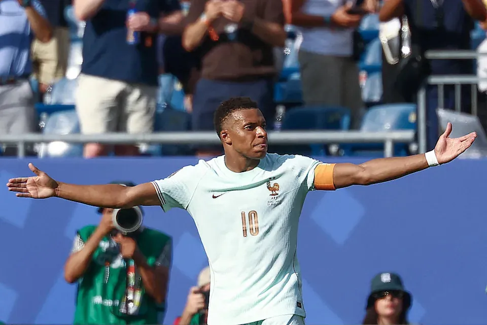 &#x00d83d&#x00dc51 Mbappé does a Messi 2.0: superstar only scores screamers